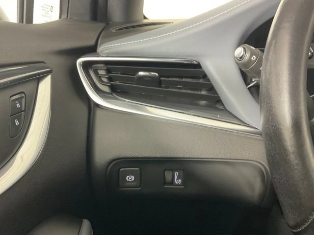 Used 2024 Buick Enclave Essence AWD/4WD image 17