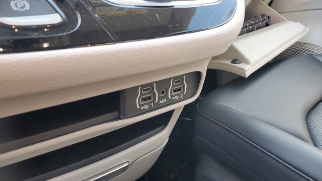 Certified 2023 Chrysler Pacifica Touring-L AWD/4WD image 18