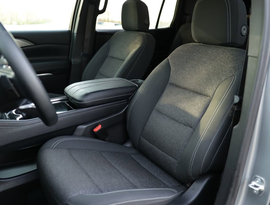 Used 2024 Chevrolet Traverse LT w/ Midnight/Sport Edition image 24