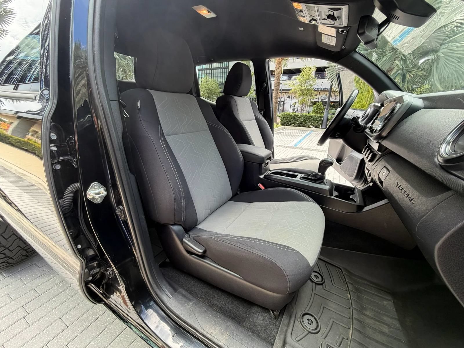 Used 2020 Toyota Tacoma TRD Off-Road w/ Technology Package AWD/4WD image 21