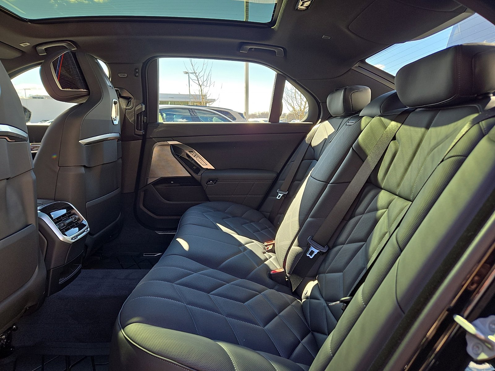 New 2026 BMW 750e xDrive AWD/4WD image 5
