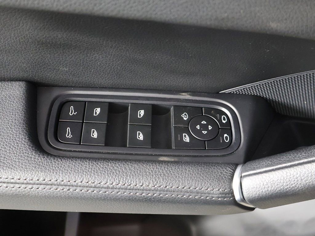 Used 2023 Porsche Cayenne Platinum Edition w/ Premium Package Plus image 37
