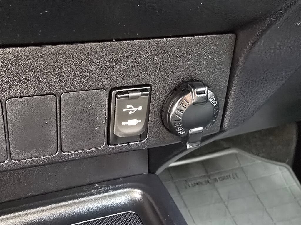 Used 2015 Toyota RAV4 LE AWD/4WD image 26