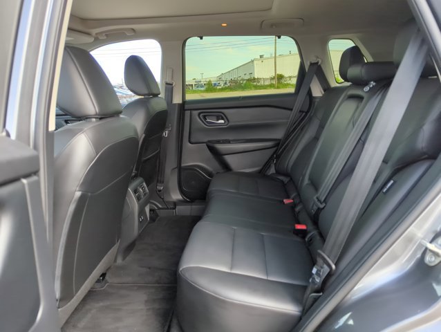 Used 2025 Nissan Rogue SV w/ SV Premium Package image 19