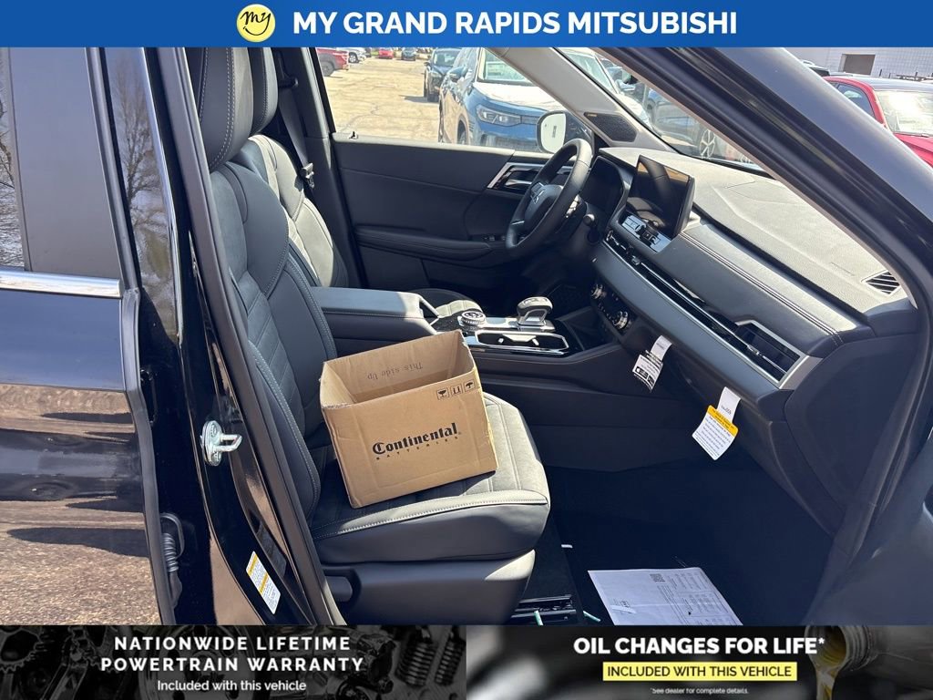 New 2026 Mitsubishi Outlander SE image 14