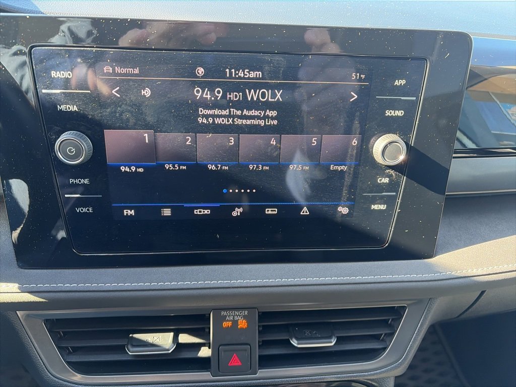 Certified 2025 Volkswagen Taos SE image 19