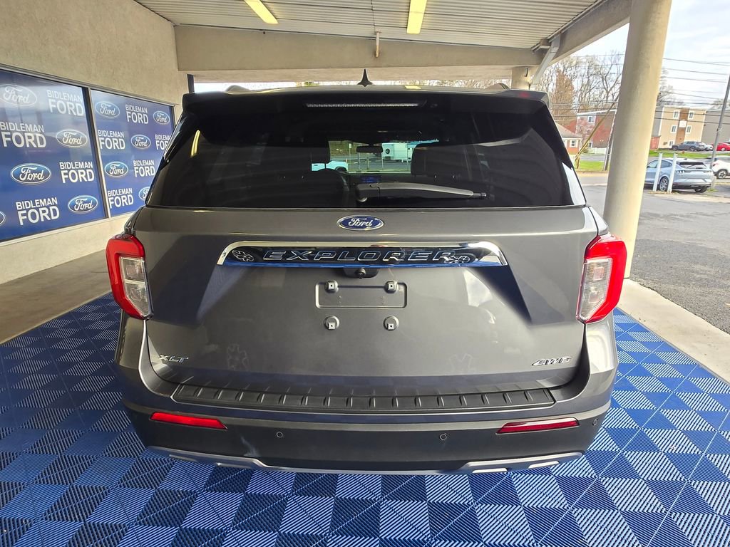 Used 2022 Ford Explorer XLT w/ Equipment Group 202A image 5