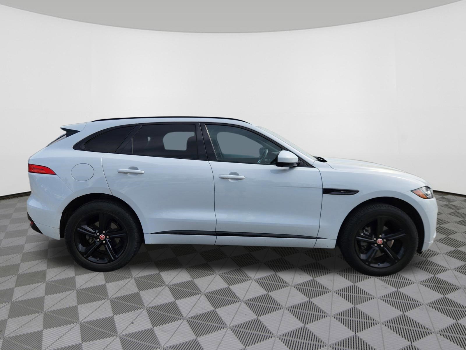 Used 2020 Jaguar F-PACE Checkered Flag image 6