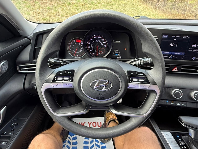 Used 2021 Hyundai Elantra SE image 17