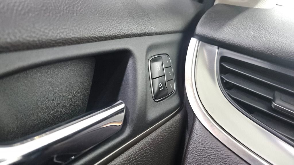 Used 2019 Lincoln MKC Premiere image 21