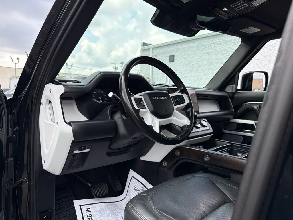 Used 2023 Land Rover Defender 130 SE AWD/4WD image 31
