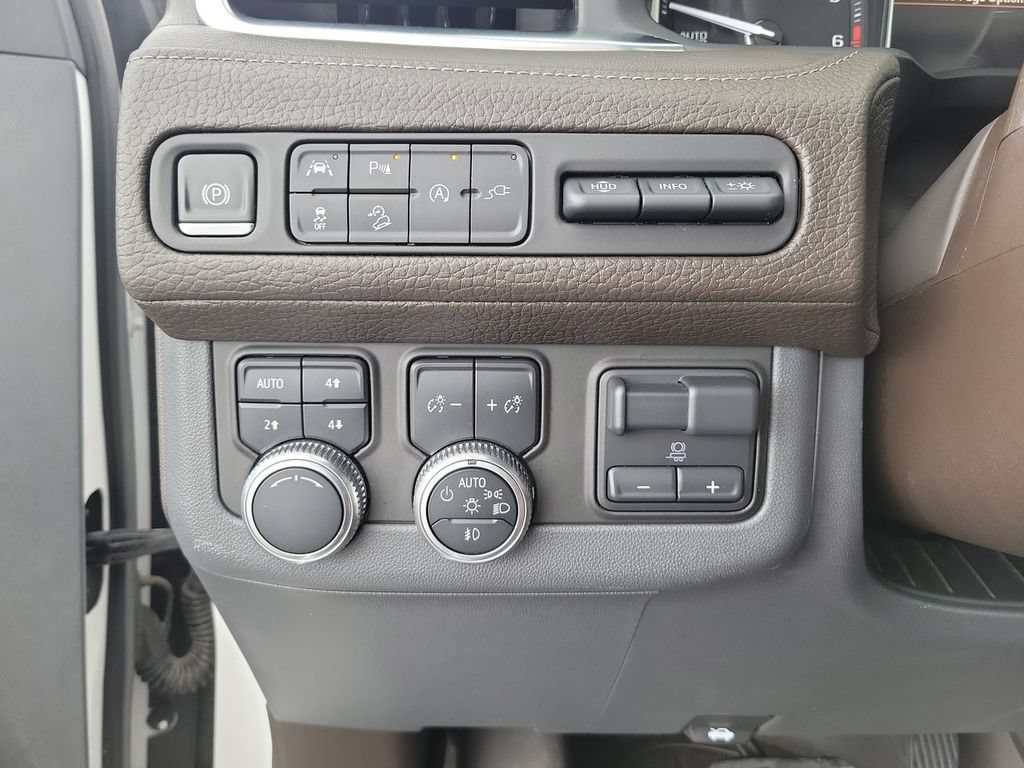 Certified 2021 GMC Yukon Denali w/ Denali Premium Package AWD/4WD image 18