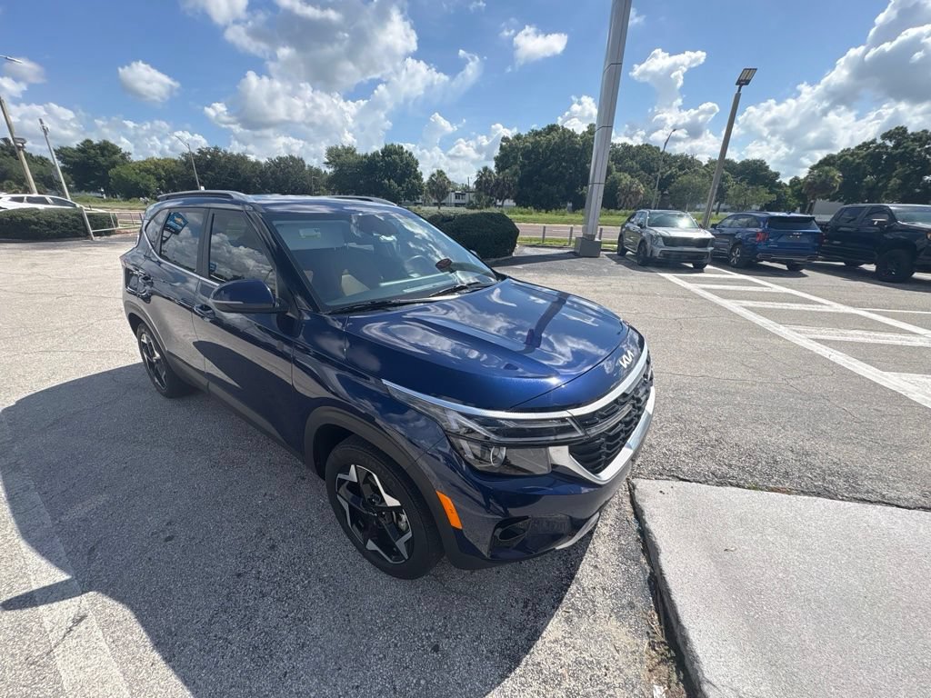 Certified 2024 Kia Seltos EX FWD image 1