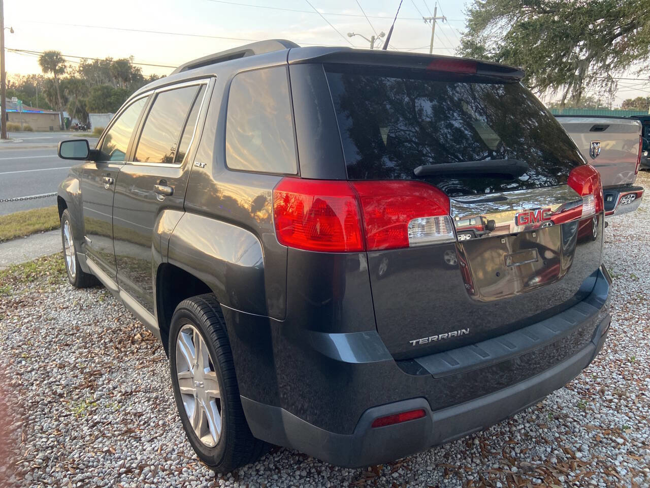 Used 2011 GMC Terrain SLT FWD image 4