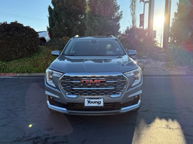 Used 2024 GMC Terrain Denali AWD/4WD image 2