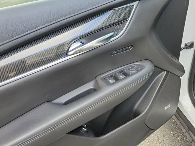 Used 2021 Cadillac XT6 Sport w/ LPO, ONYX Package image 21