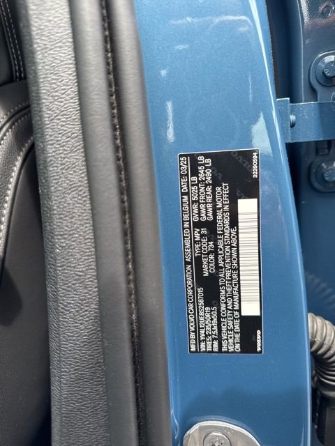 Certified 2025 Volvo XC40 B5 Plus AWD/4WD image 28