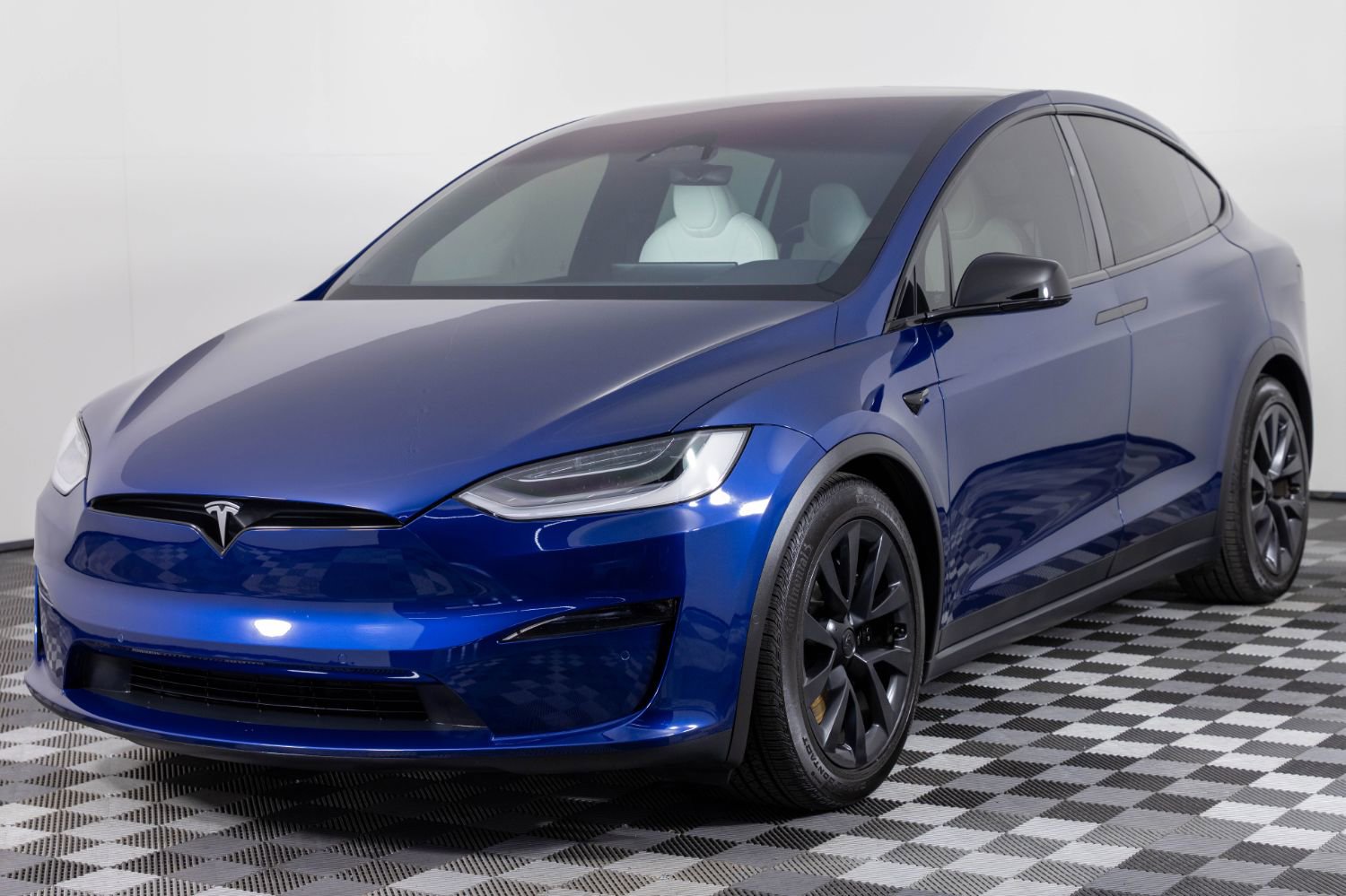 Used 2023 Tesla Model X image 2