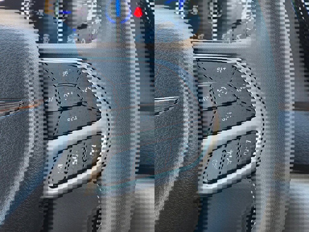 Used 2024 Chrysler Pacifica Touring-L image 17