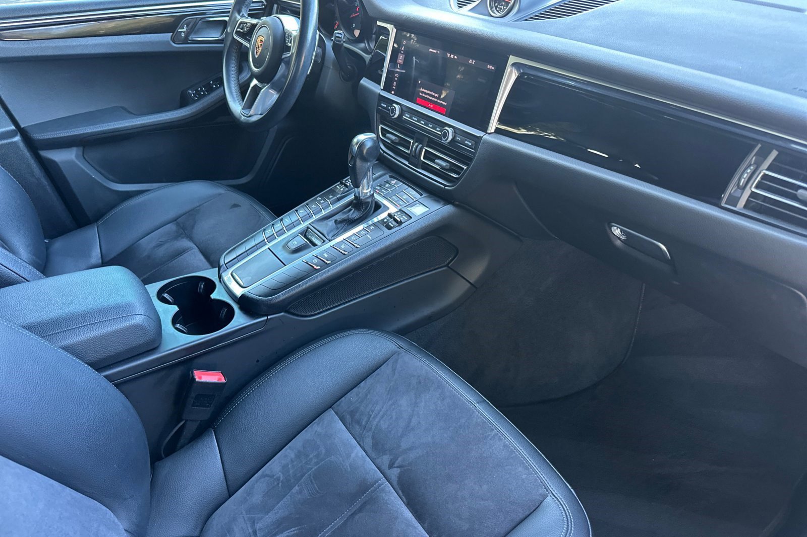 Used 2020 Porsche Macan AWD/4WD image 19
