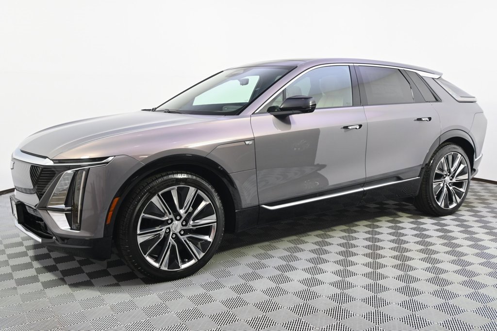 New 2025 Cadillac Lyriq Luxury image 2