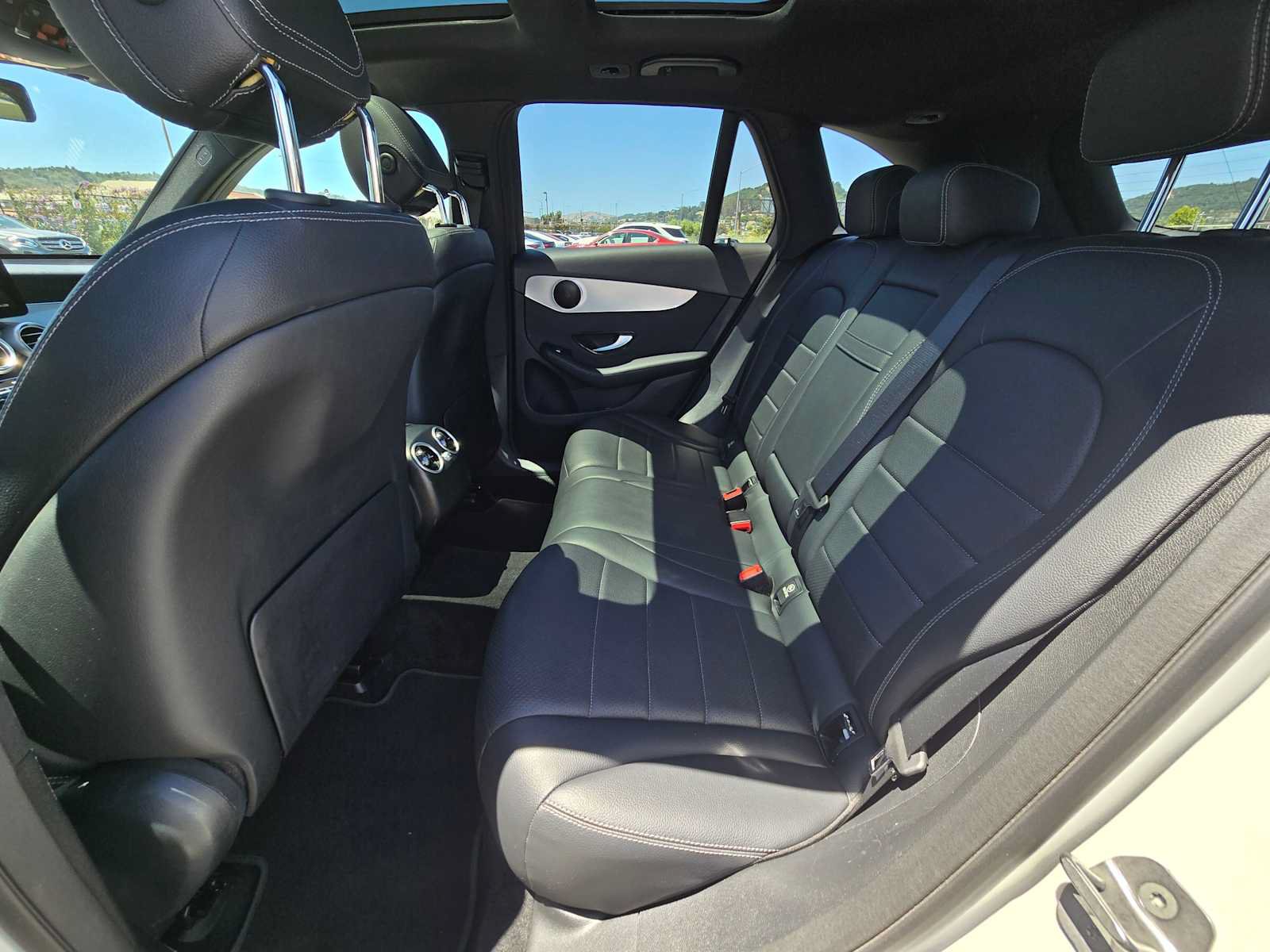 Used 2021 Mercedes-Benz GLC 300 4MATIC image 16
