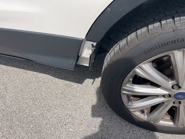 Used 2017 Ford Escape Titanium image 10