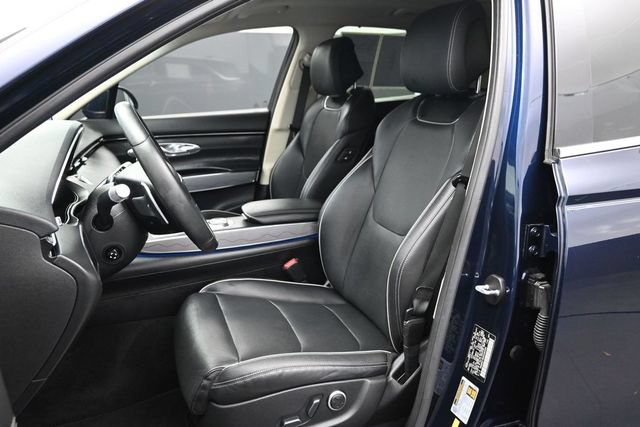 Used 2022 Genesis GV70 2.5T w/ Advanced Package AWD/4WD image 5