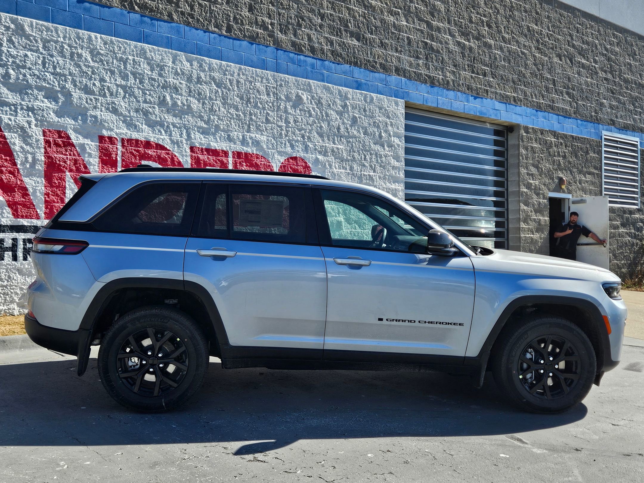 New 2026 Jeep Grand Cherokee Altitude image 8