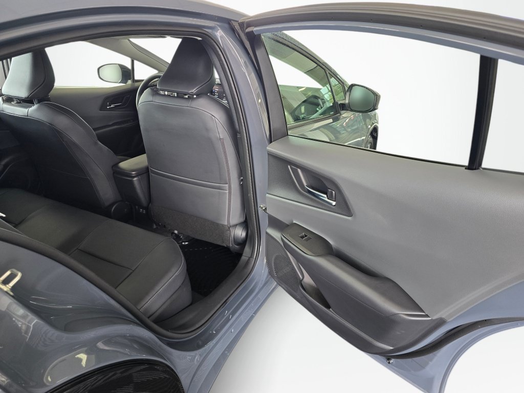 Used 2025 Toyota Prius XLE AWD/4WD image 38