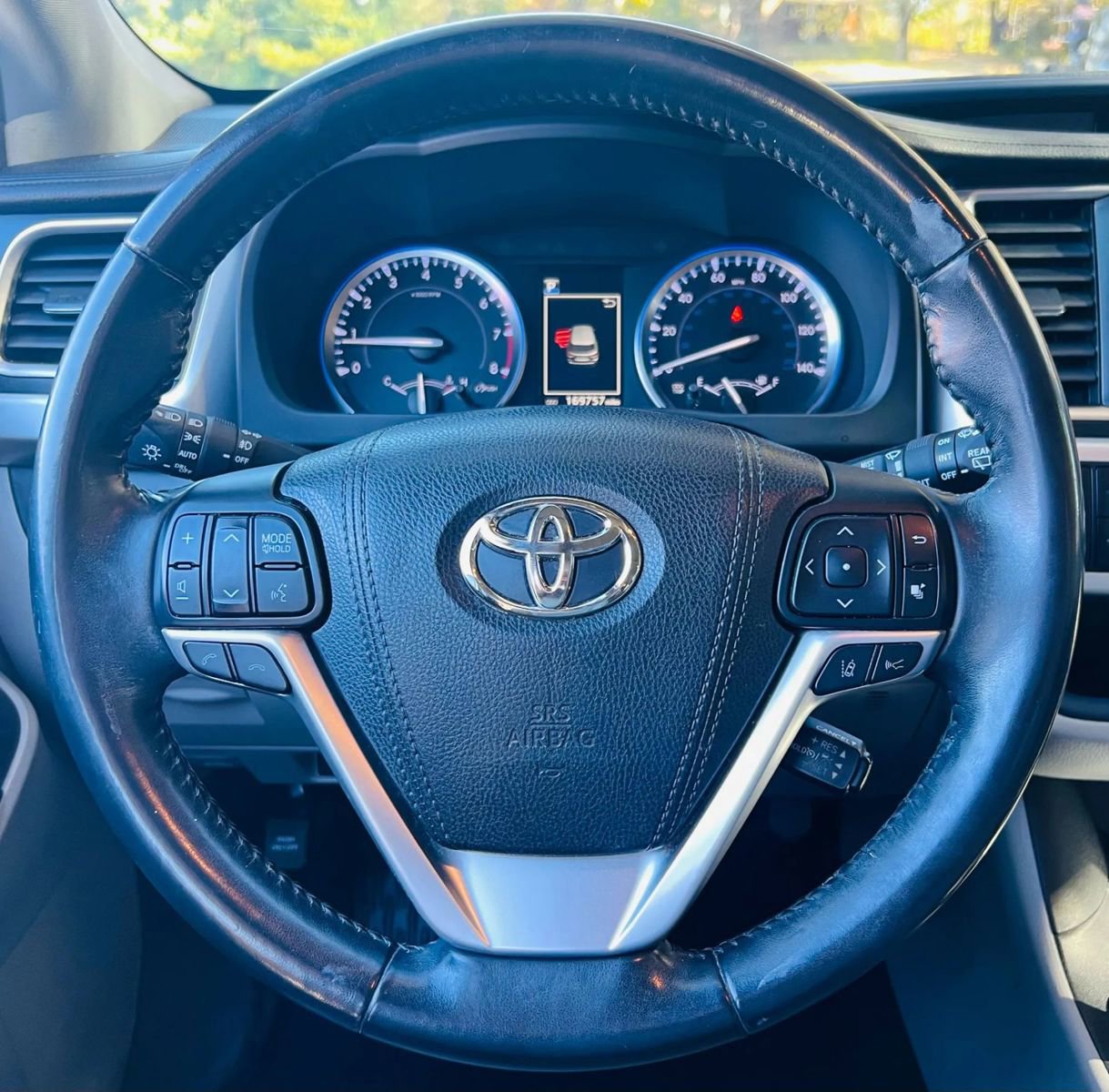 Used 2018 Toyota Highlander XLE image 11