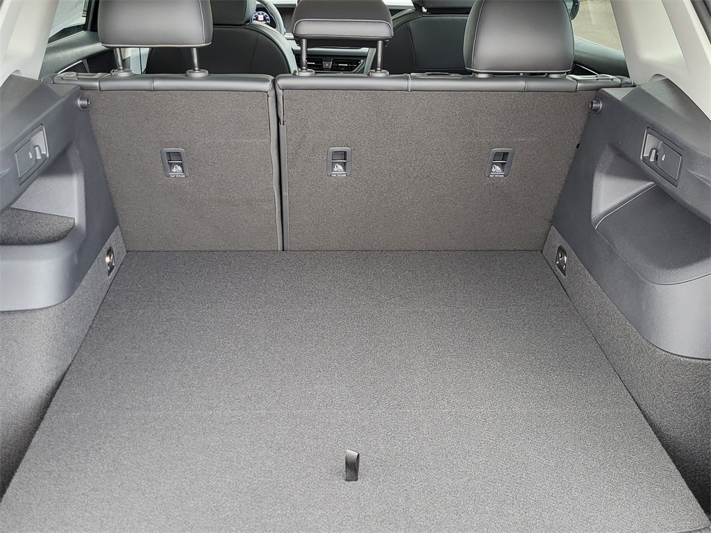 New 2025 Volkswagen Tiguan SE image 23