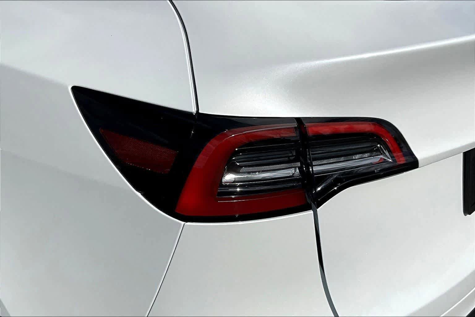 Used 2023 Tesla Model Y Long Range image 32