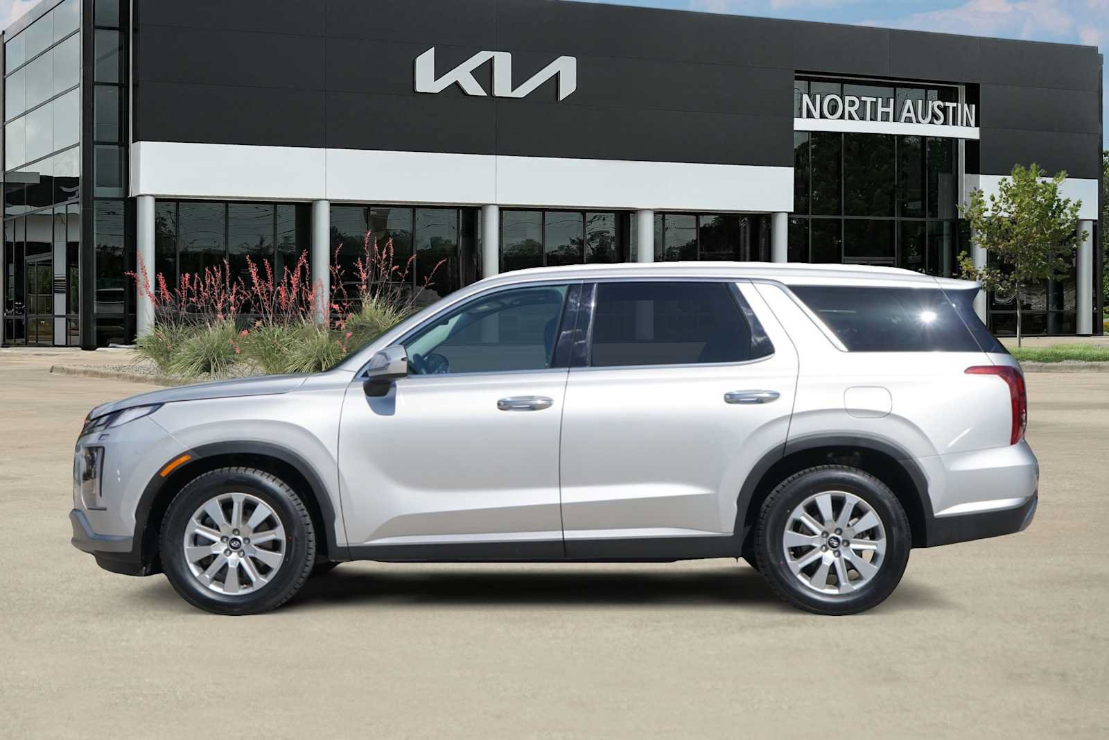 Used 2025 Hyundai Palisade SEL FWD image 3