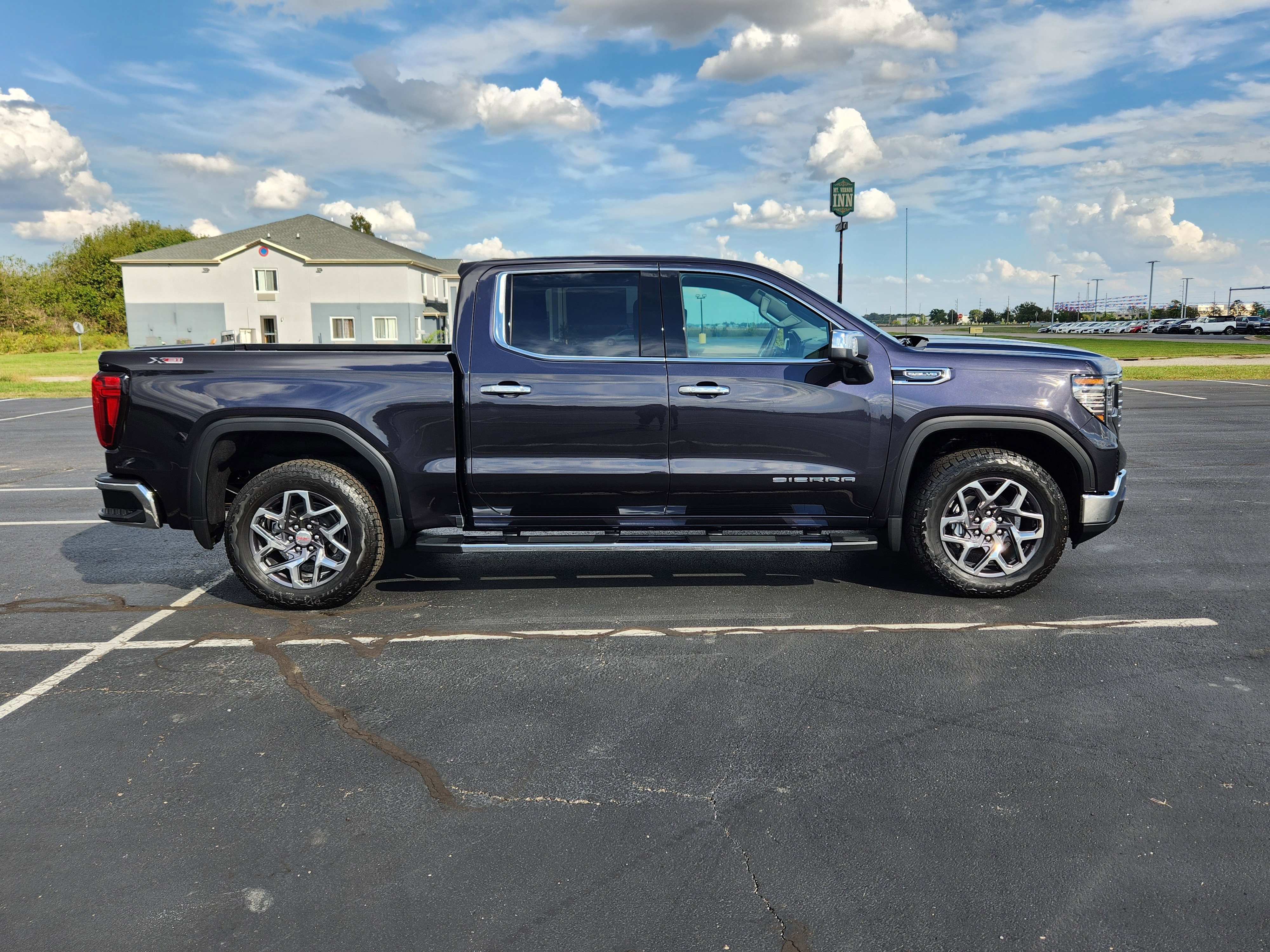 New 2026 GMC Sierra 1500 SLT w/ SLT Premium Package image 5