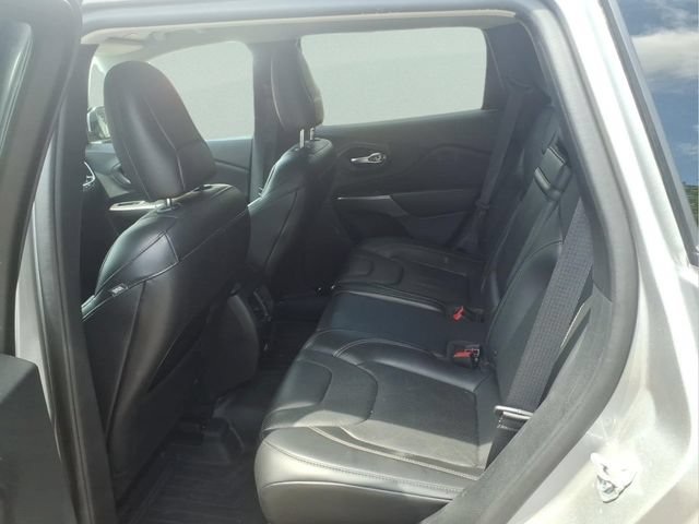 Used 2019 Jeep Cherokee Limited AWD/4WD image 7