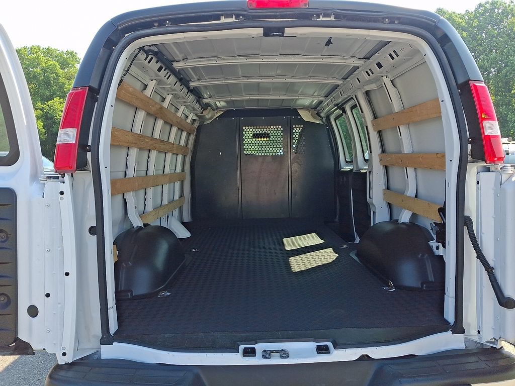 Used 2025 GMC Savana 2500 w/ Driver Convenience Package RWD image 27