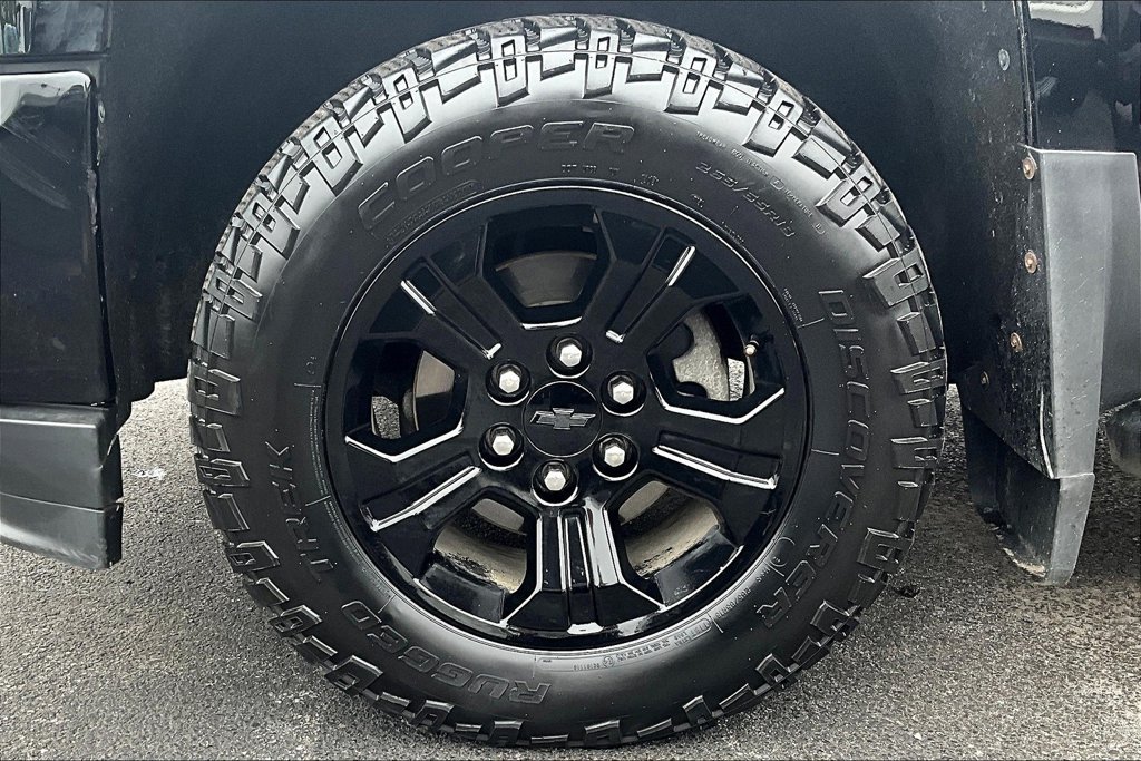 Used 2018 Chevrolet Silverado 1500 LT w/ Midnight Edition AWD/4WD image 9