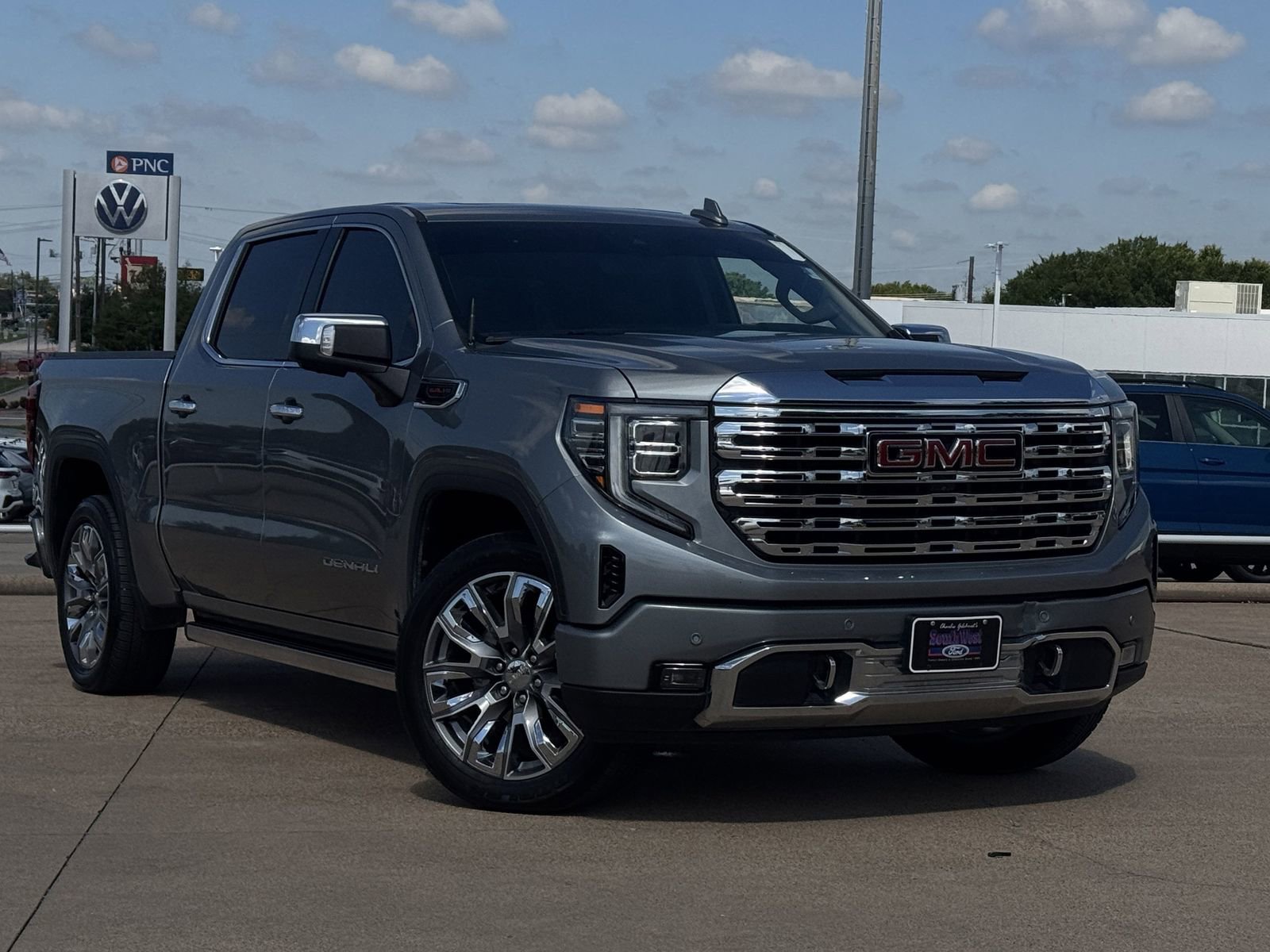 Used 2023 GMC Sierra 1500 Denali w/ Denali Reserve Package AWD/4WD image 2
