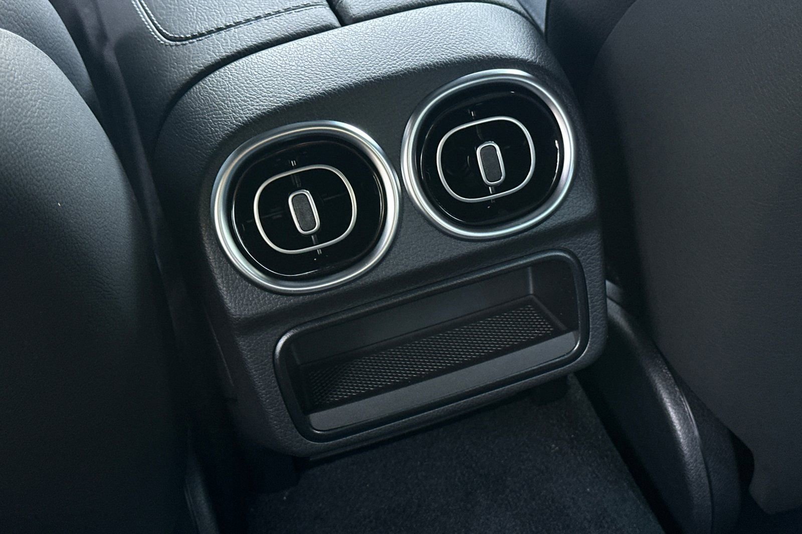 New 2025 Mercedes-Benz C 300 4MATIC Sedan image 24