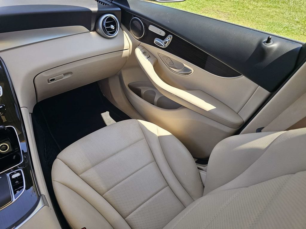 Used 2020 Mercedes-Benz GLC 300 image 17