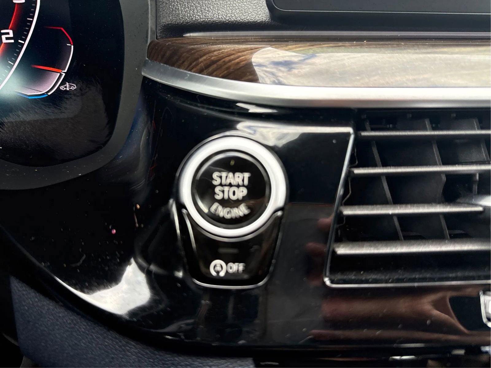 Used 2020 BMW M550i xDrive w/ Executive Package image 44