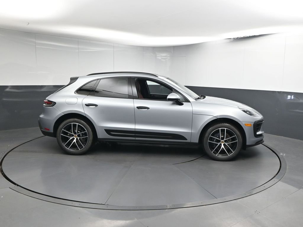 Used 2025 Porsche Macan image 26
