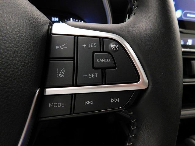 Used 2025 Toyota Highlander XLE image 41