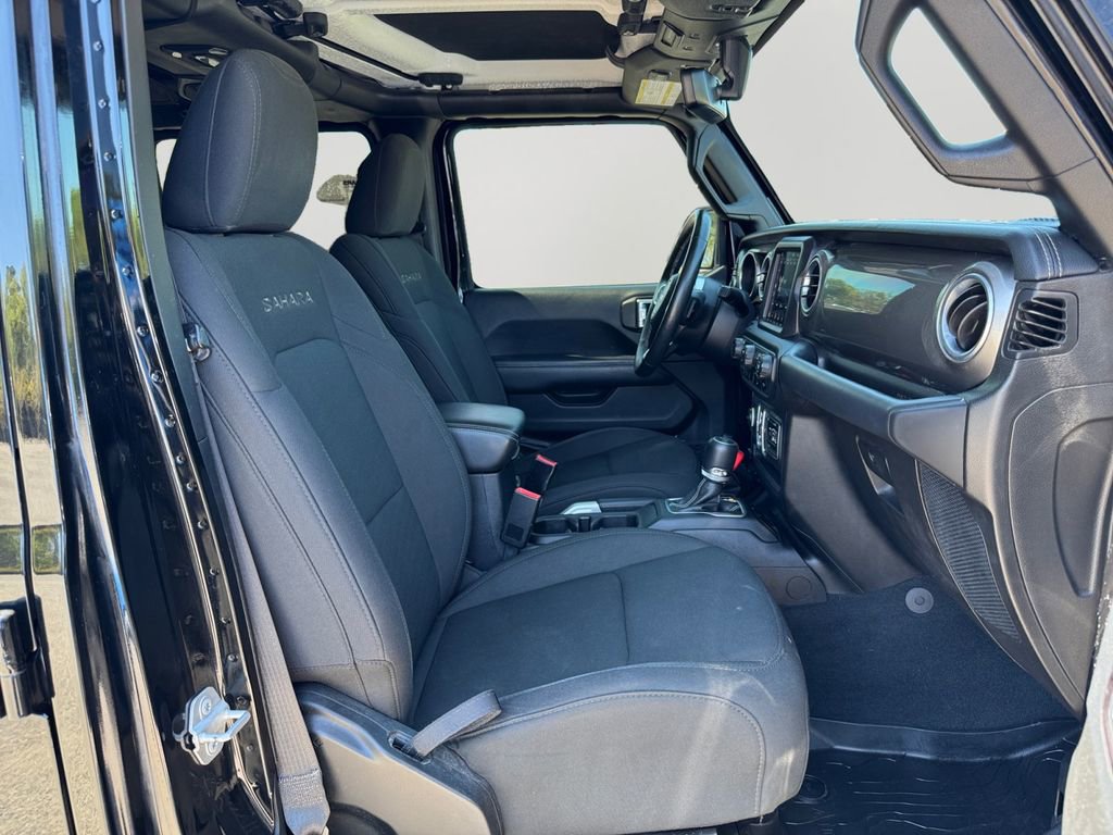 Used 2018 Jeep Wrangler Unlimited Sahara image 12