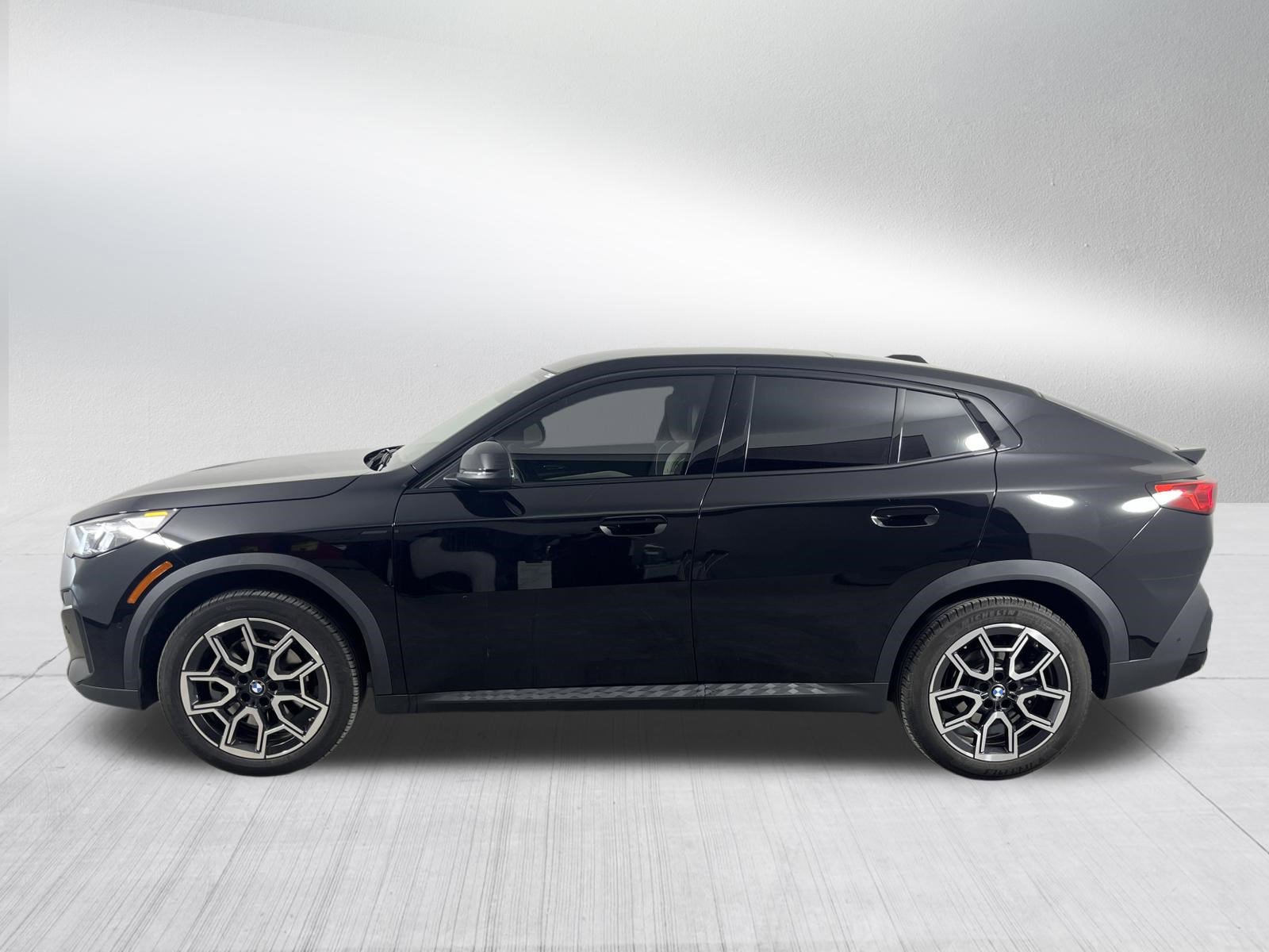 Certified 2025 BMW X2 xDrive28i w/ Convenience Package AWD/4WD image 4