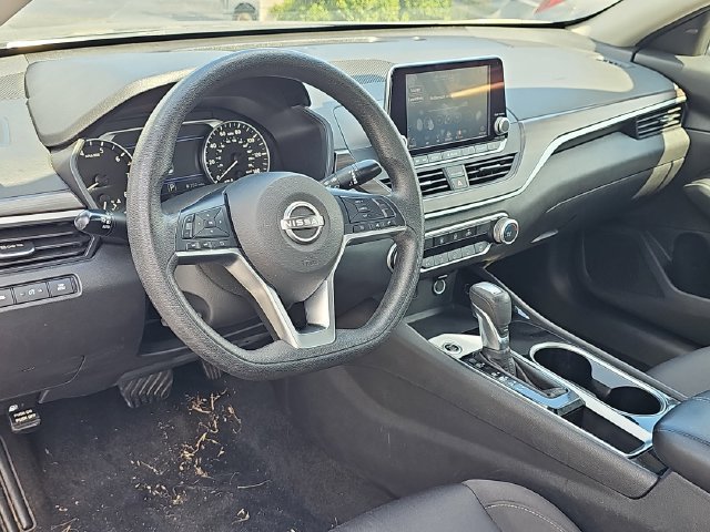 Used 2024 Nissan Altima 2.5 SV FWD image 13