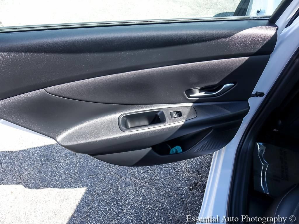 Used 2025 Hyundai Elantra Limited FWD image 24