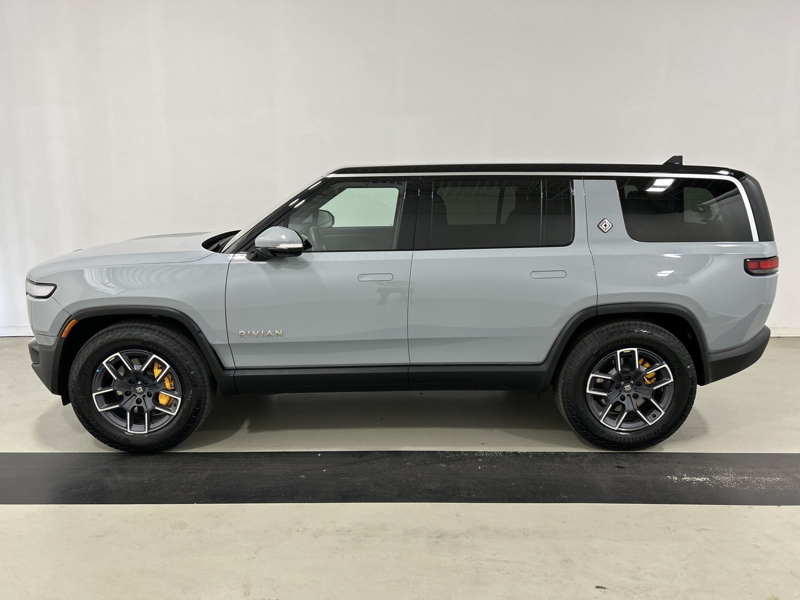 Used 2023 Rivian R1S Adventure Quad AWD/4WD image 2