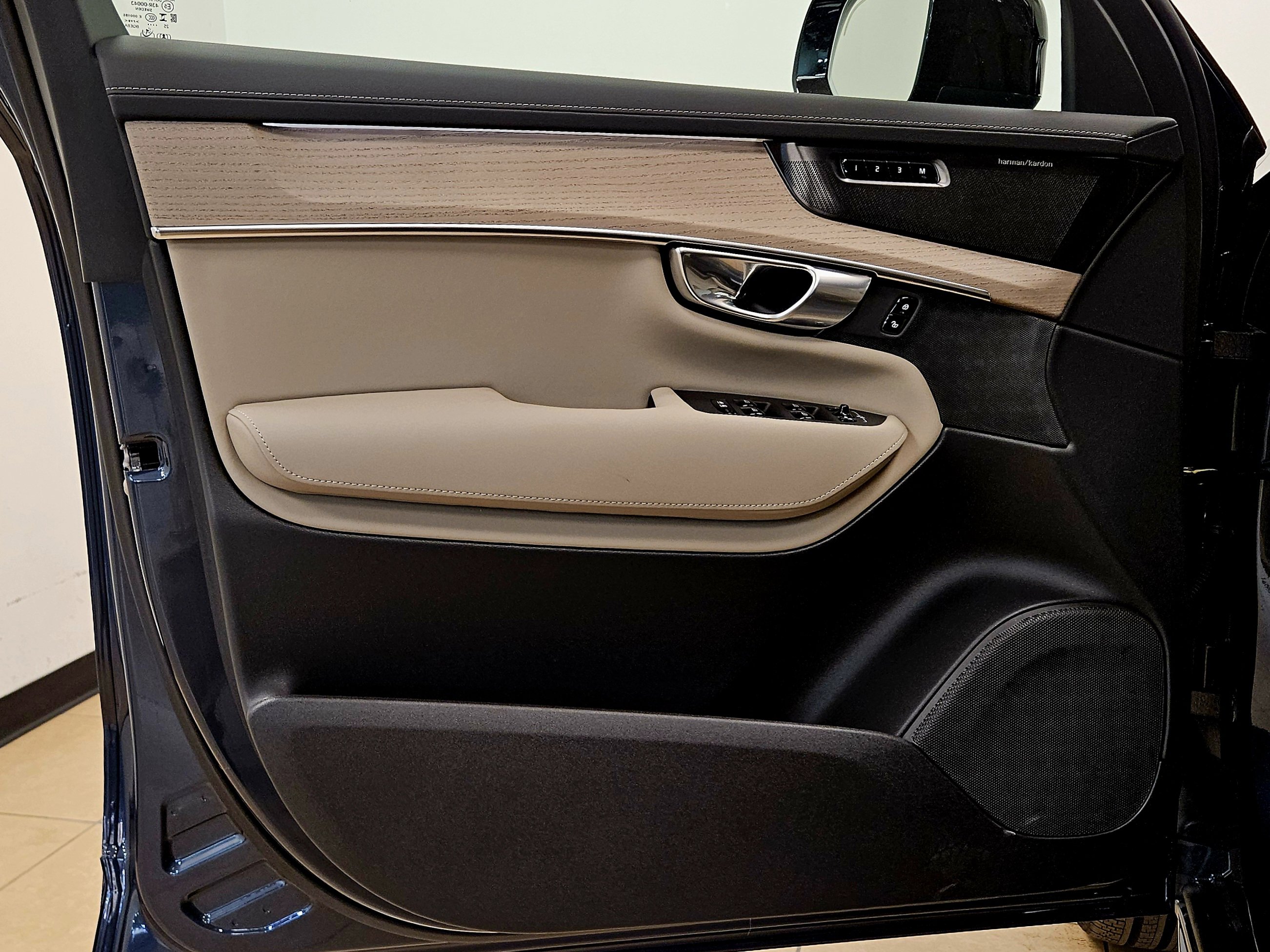 New 2026 Volvo XC90 B6 Ultra w/ Protection Package image 13